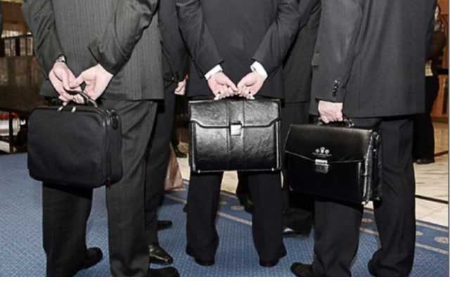 Яскрава колекція відмазок чиновників і політиків на незручні питання журналістів