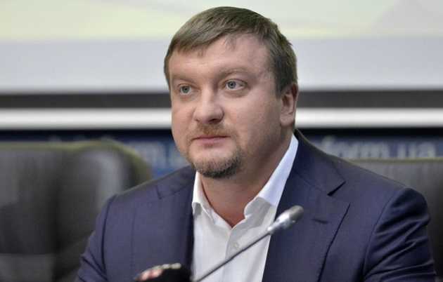 Петренко на крыльцо принесли мешки с перегноем: Не услышат – будут накормлены