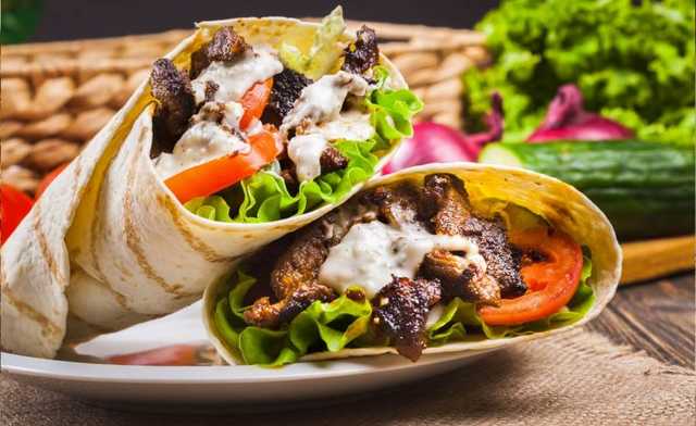 В Киеве 70 человек отравились шаурмой: что известно