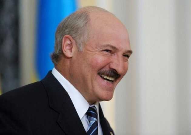 «Ты иногда меня щупай»: Лукашенко пошутил на тему своей недавней «смерти»