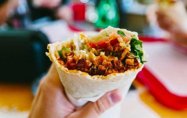 Кіоски, в яких отруїлися шаурмою, належать одному власнику, — Держпродспоживслужба