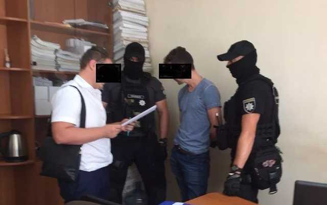 В Одессе при даче взятки задержан адвокат
