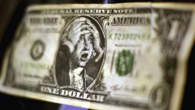 Доллар продолжает расти. Неутешительные прогнозы экспертов на август