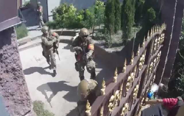 В Днепре задержали двух злоумышленников, которые выстрелили девушке в лицо: видео