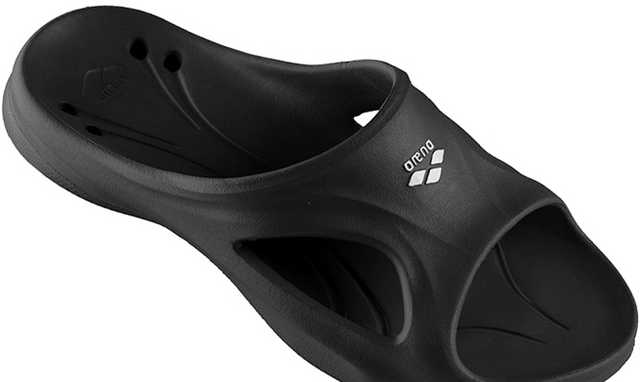 43-й размер и оба левые: в «ЛНР» воспитанникам детского лагеря сделали странный подарок