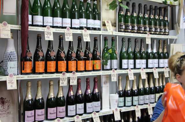 "Дорогой шмурдяк": сеть шокировали цены на алкоголь в Крыму