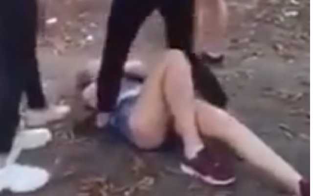 "Пусть увидят своих с*чек!" В Одессе сверстники зверски избили девочку: жесткие кадры