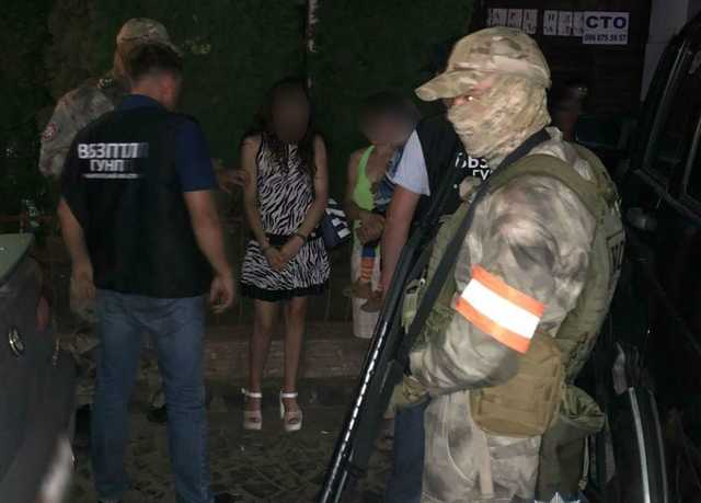 В Мукачево женщина пыталась продать для попрошайничества соседку-инвалида вместе с ребенком