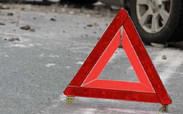 На Хмельниччині жінка випала з мікроавтобуса на повному ходу