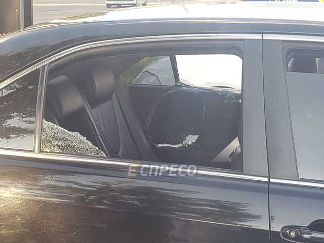 В Киеве обстреляли авто и забрали 2 миллиона гривен