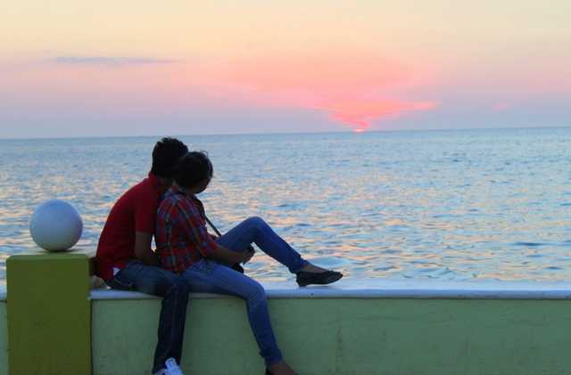 "Крылатые качели": в Киеве засняли парочку, занимающуюся сексом на улице