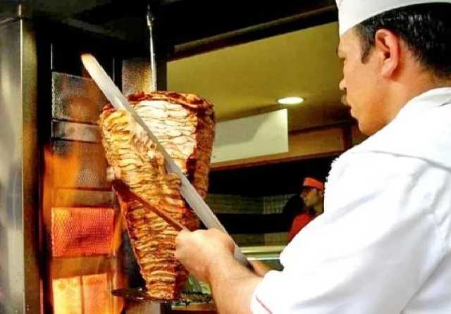 В Запорожье четыре человека отравились шаурмой