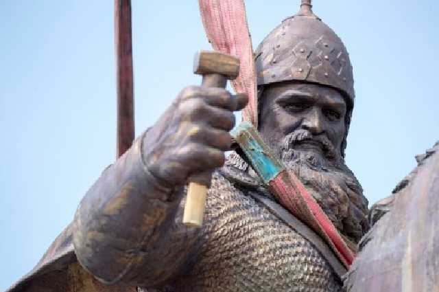 Синдром ноги коня Щорса, або Як Кличко заплутався в історії України