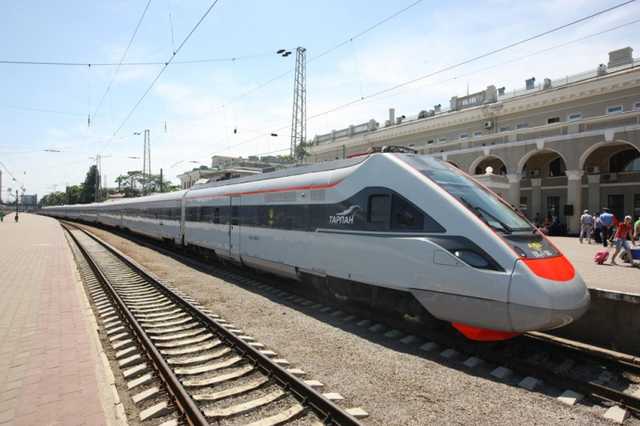 "Укрзализныця" протестировала скоростной поезд на Закарпатье