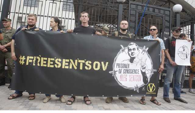 Денисова готова обсудить любые условия обмена Сенцова и вылететь в РФ немедленно