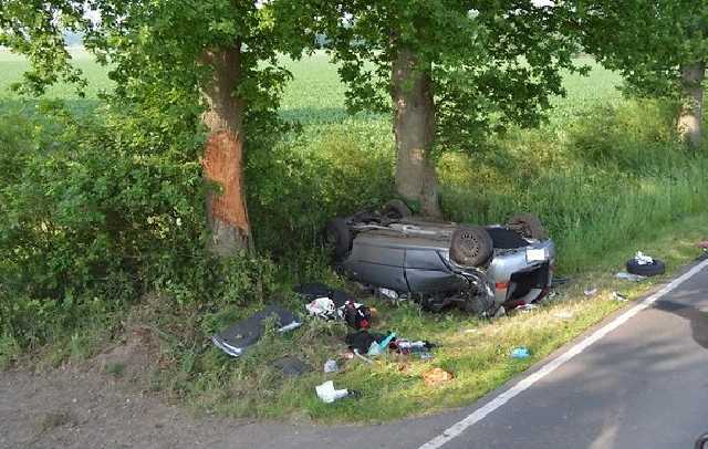 На Одещині автомобіль вилетів у кювет і перевернувся, загинула 20-річна дівчина