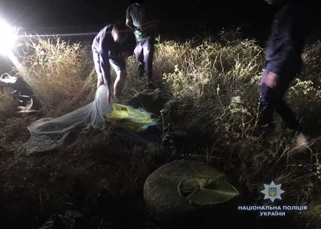 В Николаевской области задержали сотрудников заповедника, которые массово вылавливали креветку