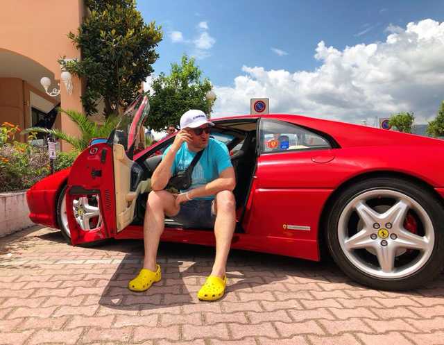 Всемирно известные Crocs закрыли все свои фабрики