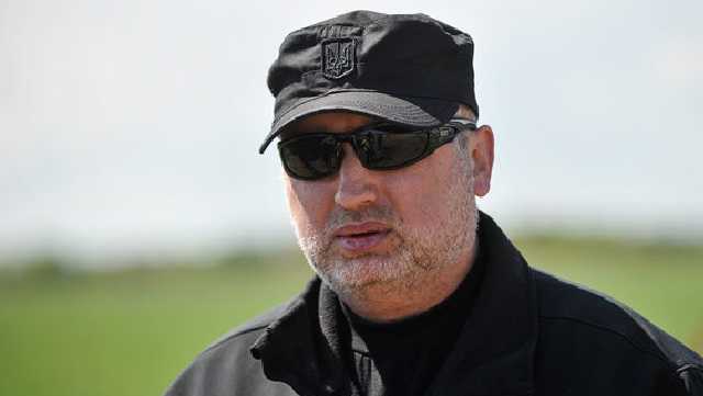 Зарплаты военных должны расти быстрее, чем у чиновников – Турчинов