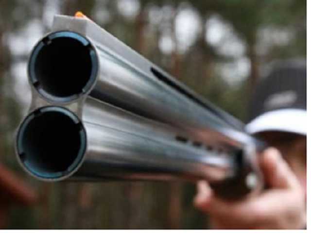 На кирилловской трассе мужчина открыл огонь по проезжающим авто