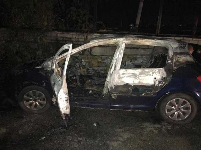 Автомобиль грабителей ювелирного магазина в Киеве нашли сожженным