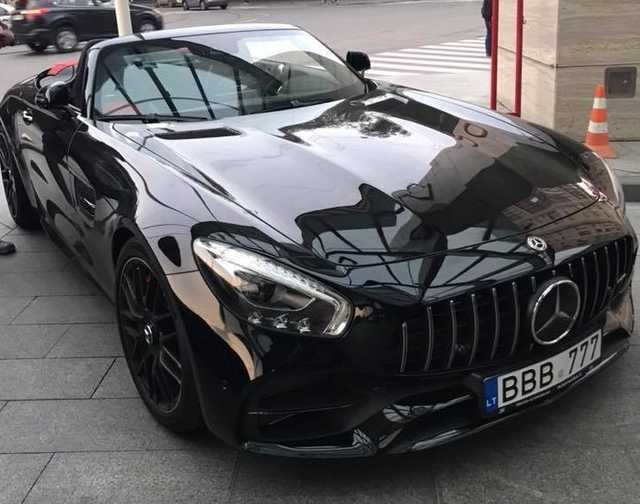 В Харькове засекли дорогущий спорткар на еврономерах