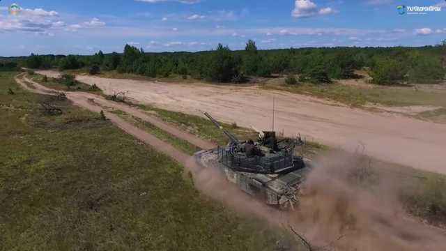 На полигоне испытывают новый украинский танк