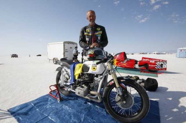 Украинец установил рекорд скорости на электромотоцикле «Днепр»