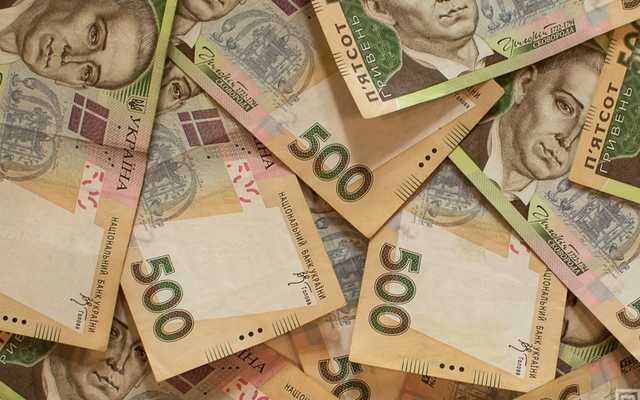 Чиновник екоінспекції попросив переказати 12 тисяч на картку дочки