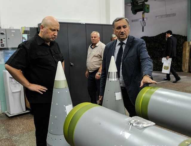Пробивают метровую броню: Турчинов рассказал о преимуществах украинских ракет над российскими