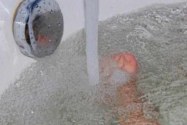 Утопила ребенка, уложила в кроватку и пошла умирать. Трагедия в Харькове