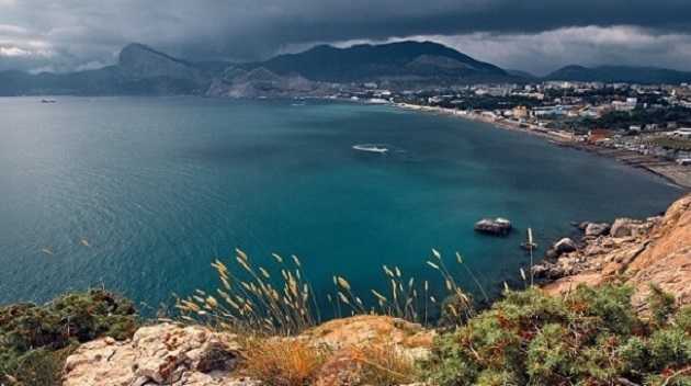 "Пробки и мусор": россияне рассказали, как разочаровались в Крыме