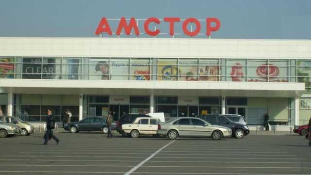 «Завалилось все»: в оккупированном Донецке в здании «Амстора» обвалилась крыша