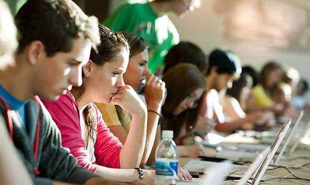 Опубликованы фото, как будут выглядеть студенческий и ученический билеты нового образца