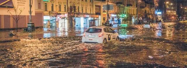 Потоп в Киеве: власти рассказали, почему не сработали ливневки и Крещатик «поплыл»