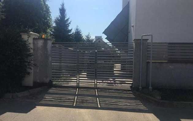 В Черноморске металлические ворота насмерть придавили шестилетнего мальчика