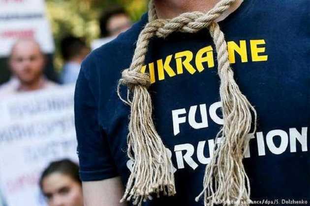 Канікули корупціонерів. Чому гучні справи краще «зливати» влітку