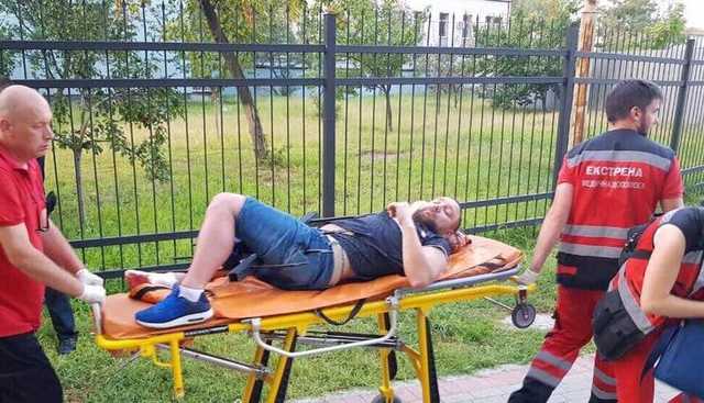 В Киеве на Оболони мужчину проткнуло штырями металлического забора