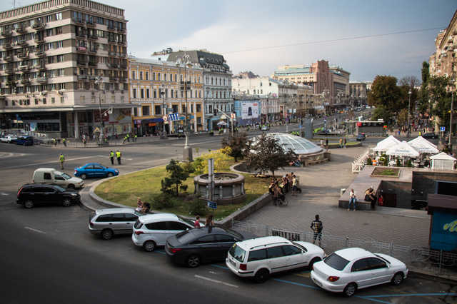 Центр Киева перекрыли сотни военных: что происходит на Крещатике