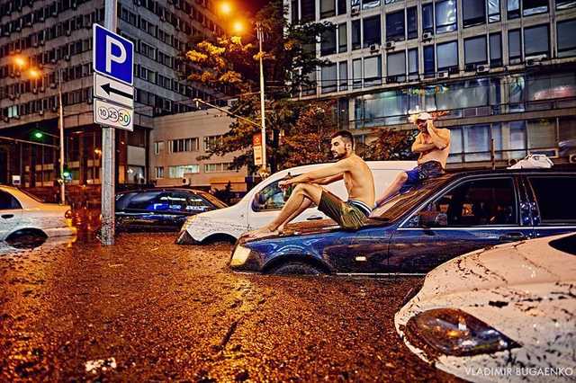 Появились апокалиптические фото потопа в Киеве