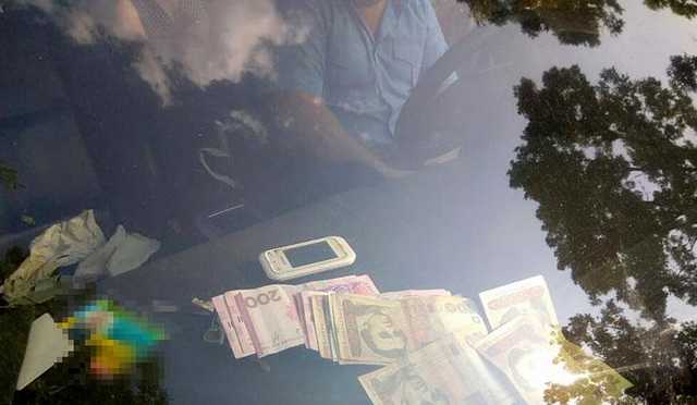 Співробітники Львівської митниці організували схему незаконного ввезення машин на "єврономерах"