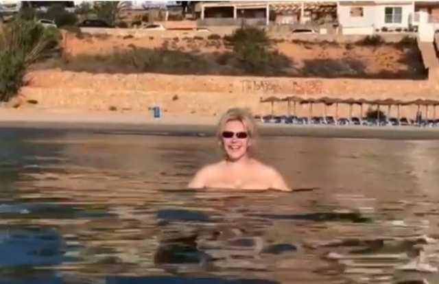 Таисия Повалий показала грудь на отдыхе в Испании