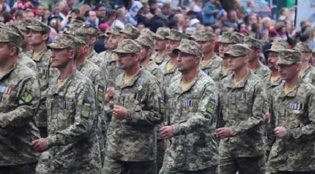 Сколько украинцев могут немедленно призвать на войну на Донбассе