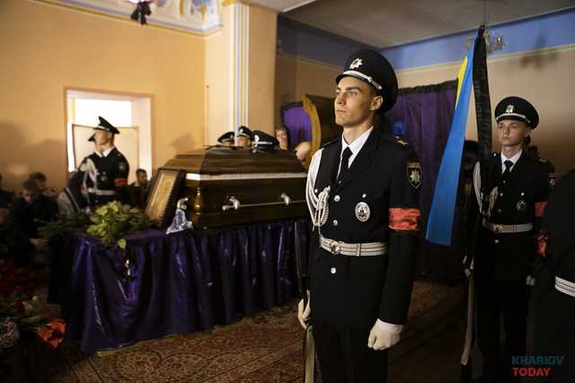 В Харькове попрощались с убитым у здания горсовета патрульным