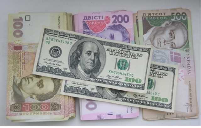 Курс валют на 23 августа: гривна ускорила падение