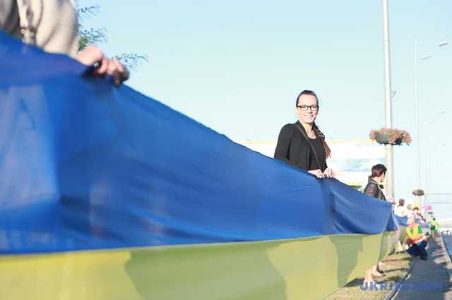 В столице развернули самый длинный флаг Украины