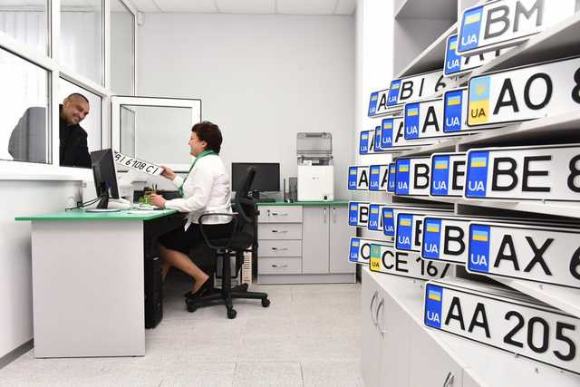 Правительство запретило должникам продавать и покупать автомобили