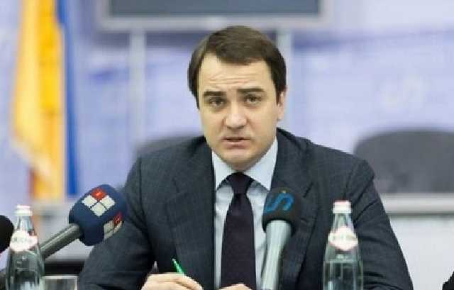 Журналисты зафиксировали раздачу денег участникам митинга под НАПК