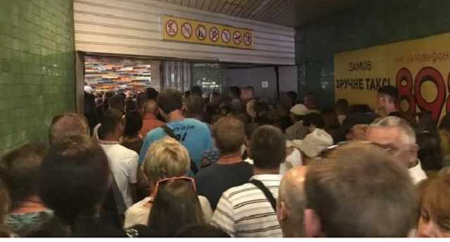 После парада на станции метро Крещатик возник коллапс из-за наплыва пассажиров