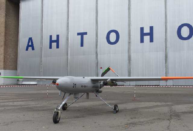 Появилось видео, на котором украинский беспилотник уничтожил технику боевиков